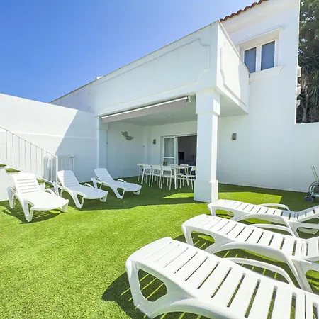 Entero - Con Piscina Privada Hébergement de vacances Marbellac